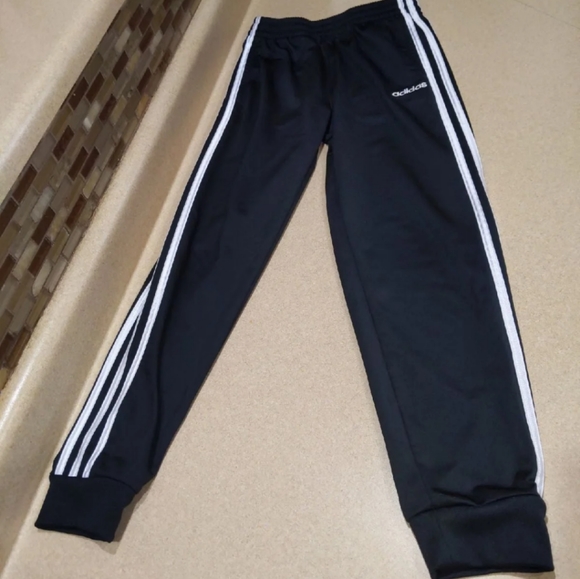 2 pairs of boys Adidas sweat pants - Picture 5 of 5
